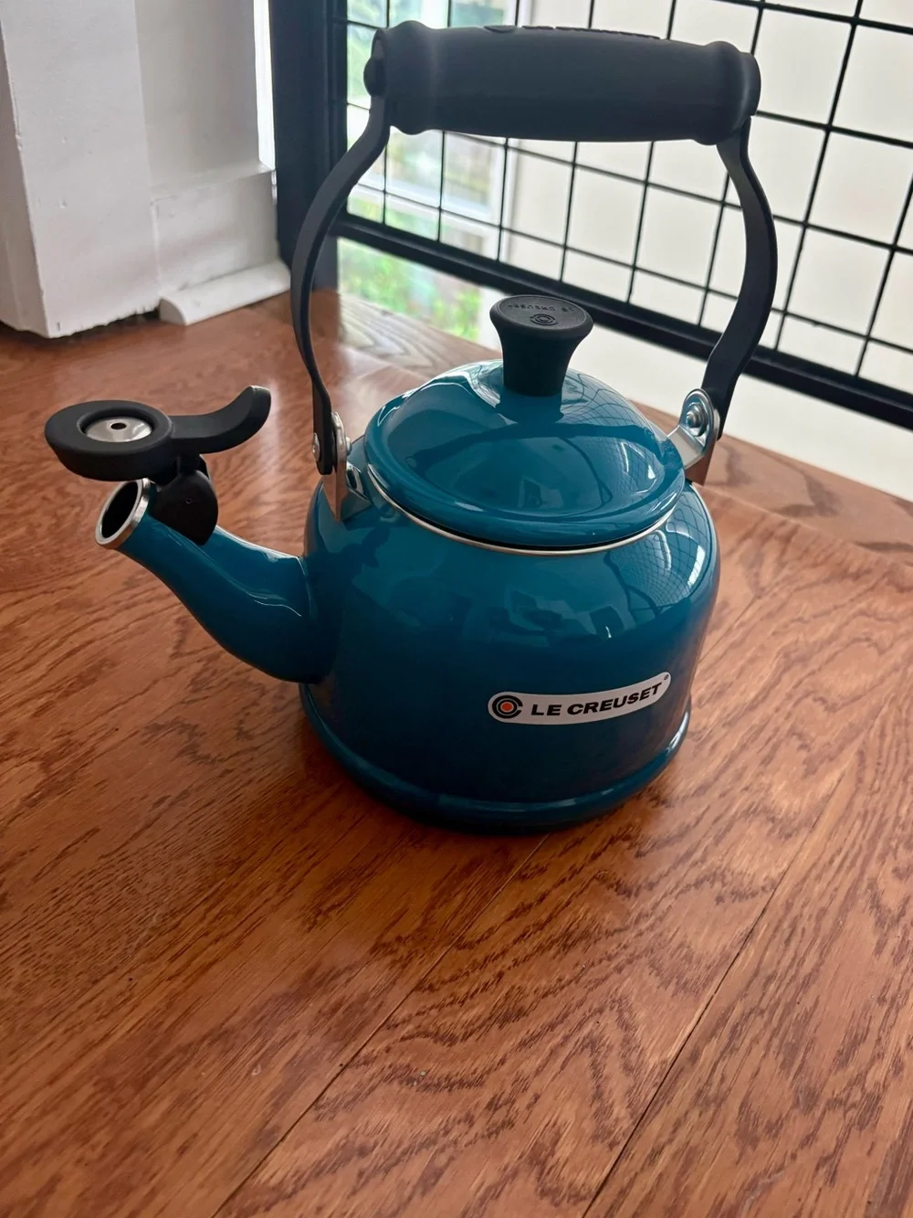 Le Creuset Demi Kettle & 2 Stoneware Mugs Set in Deep Teal